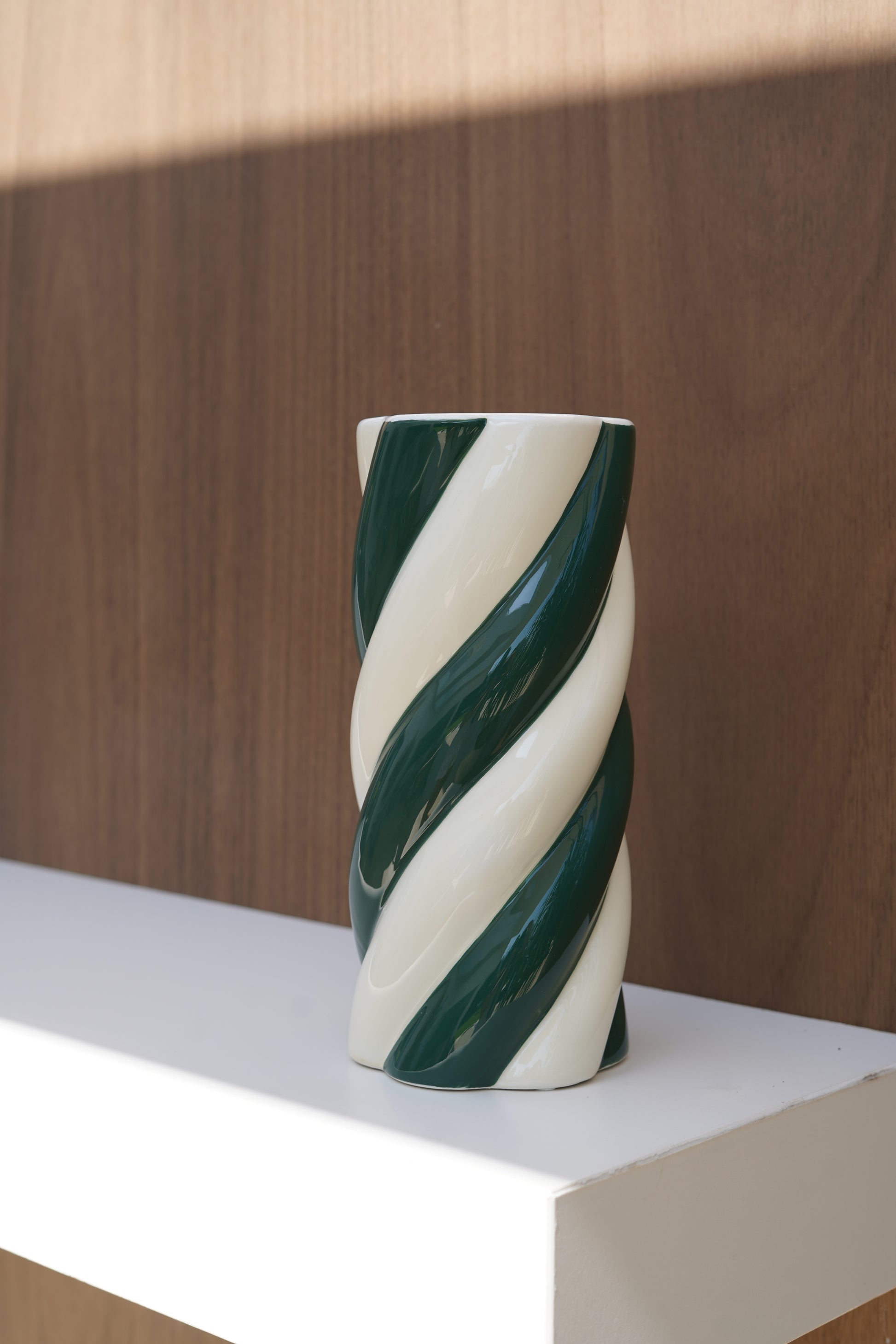 ~ Green & white vase “Camila”