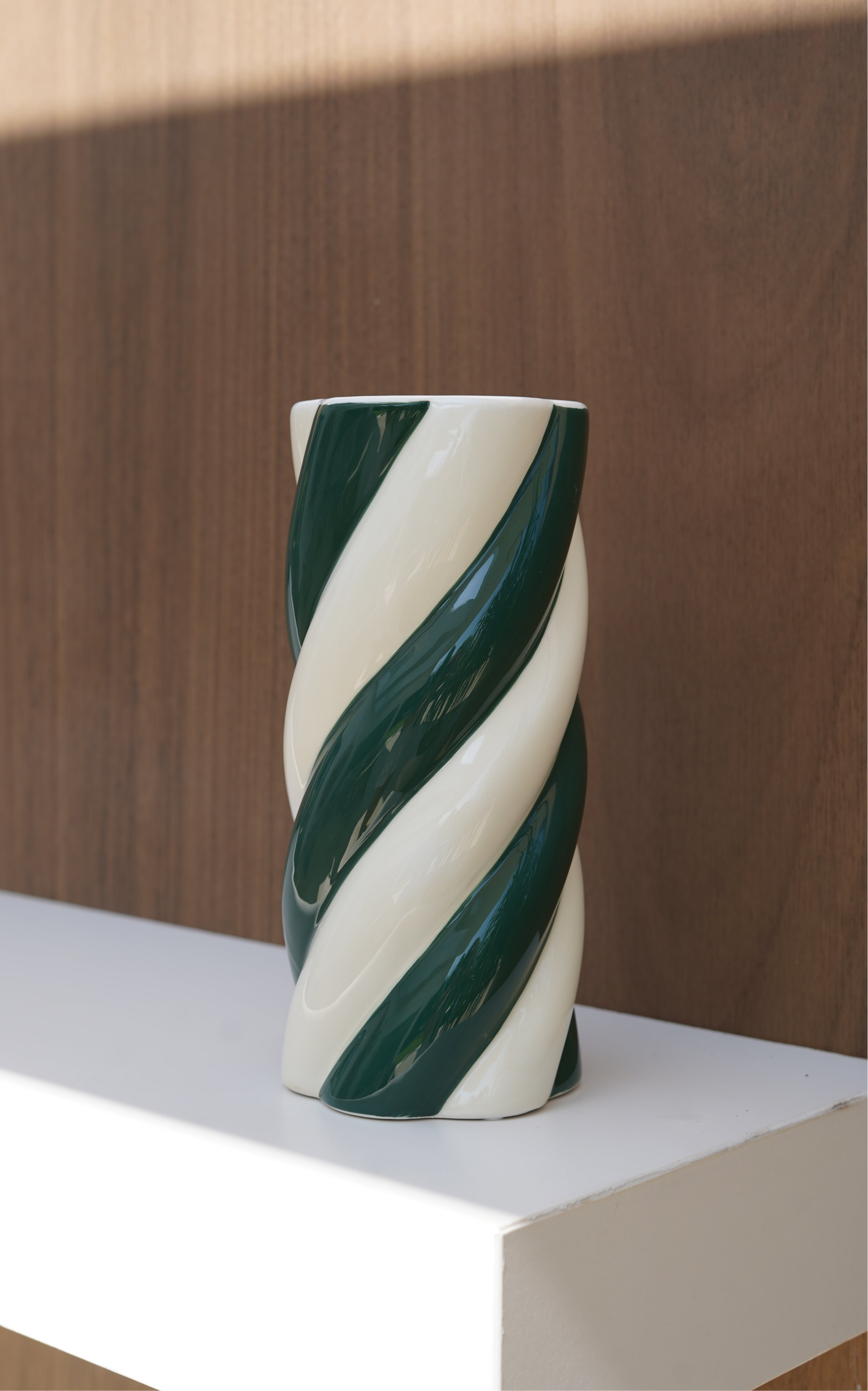~ Green & white vase “Camila”