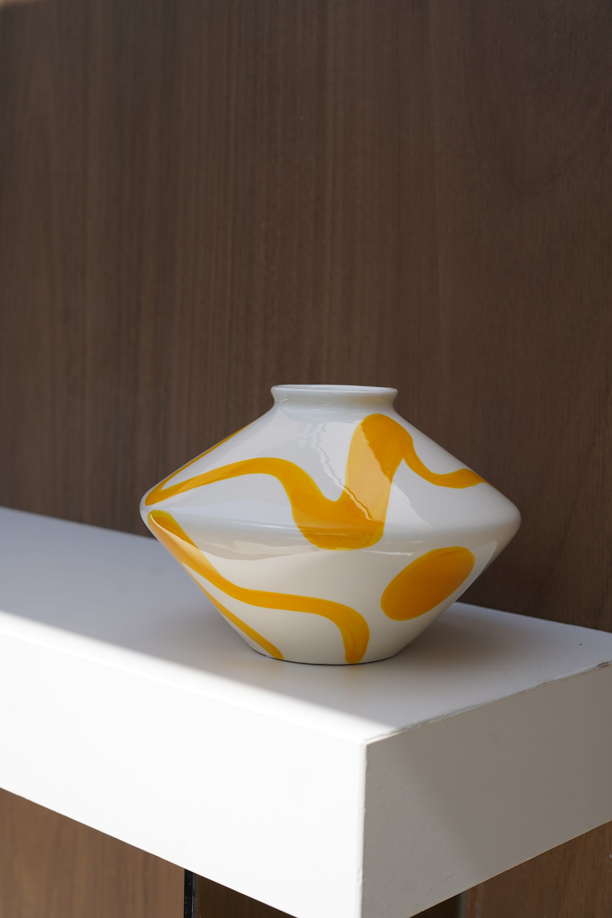 ~ White & yellow vase “Rafael”
