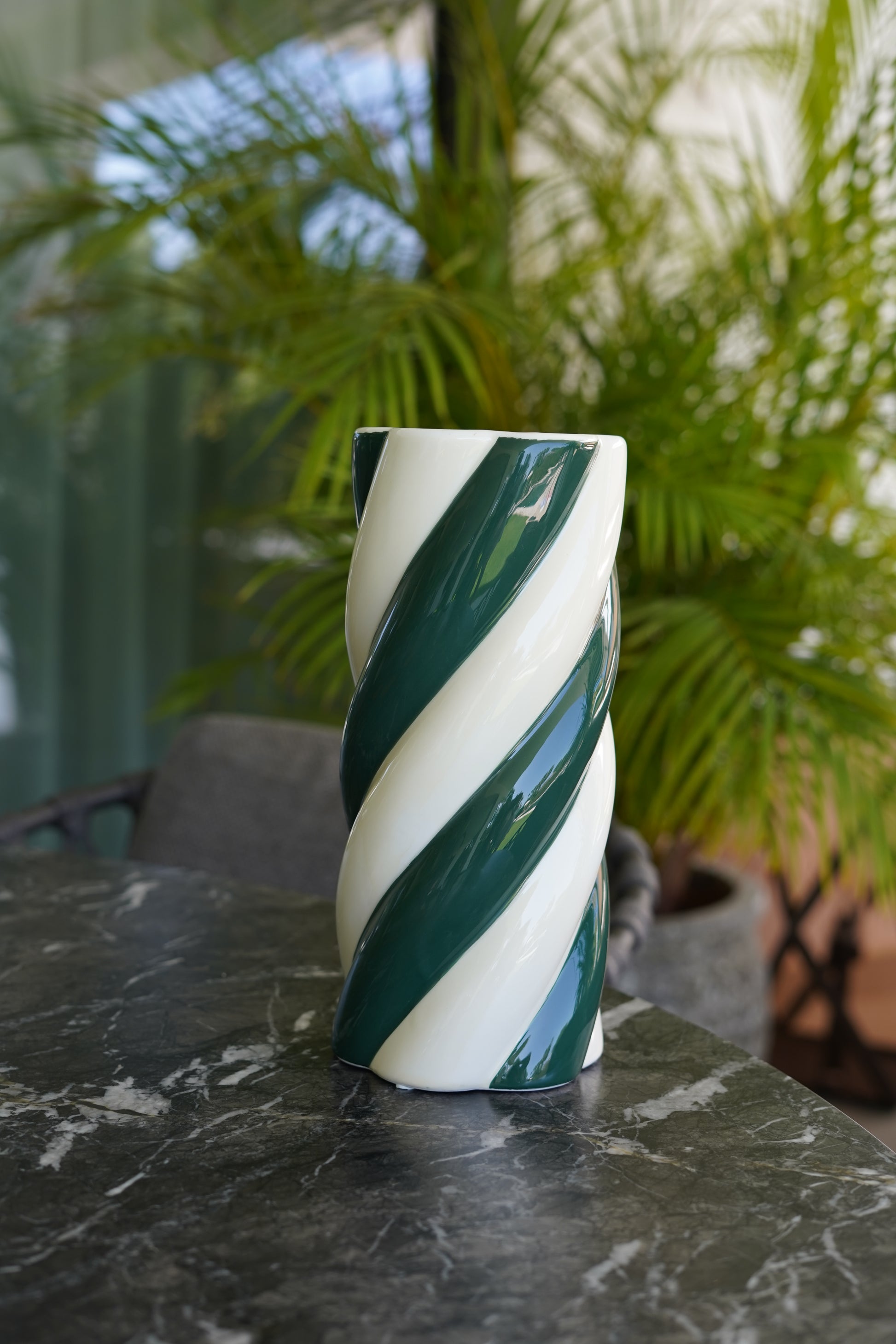 ~ Green & white vase “Camila”