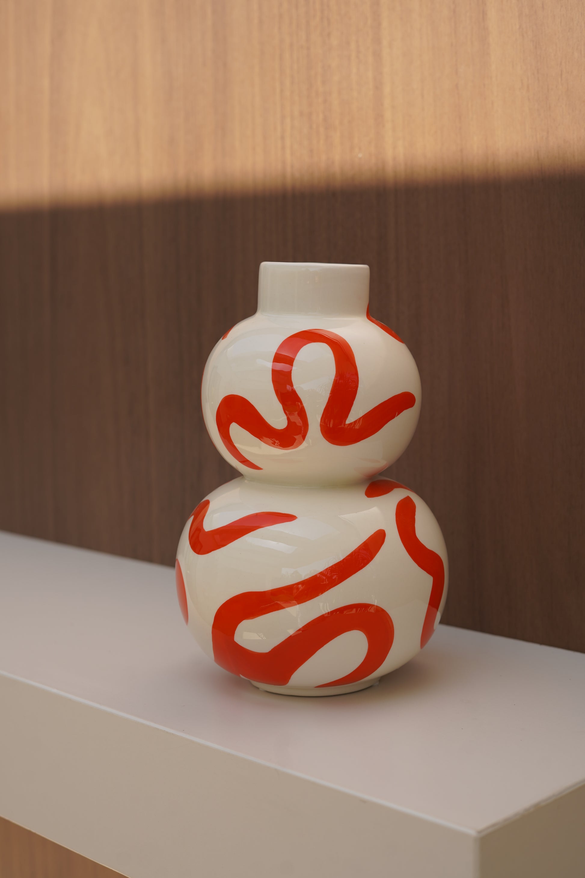 ~ White & red vase “Isla”