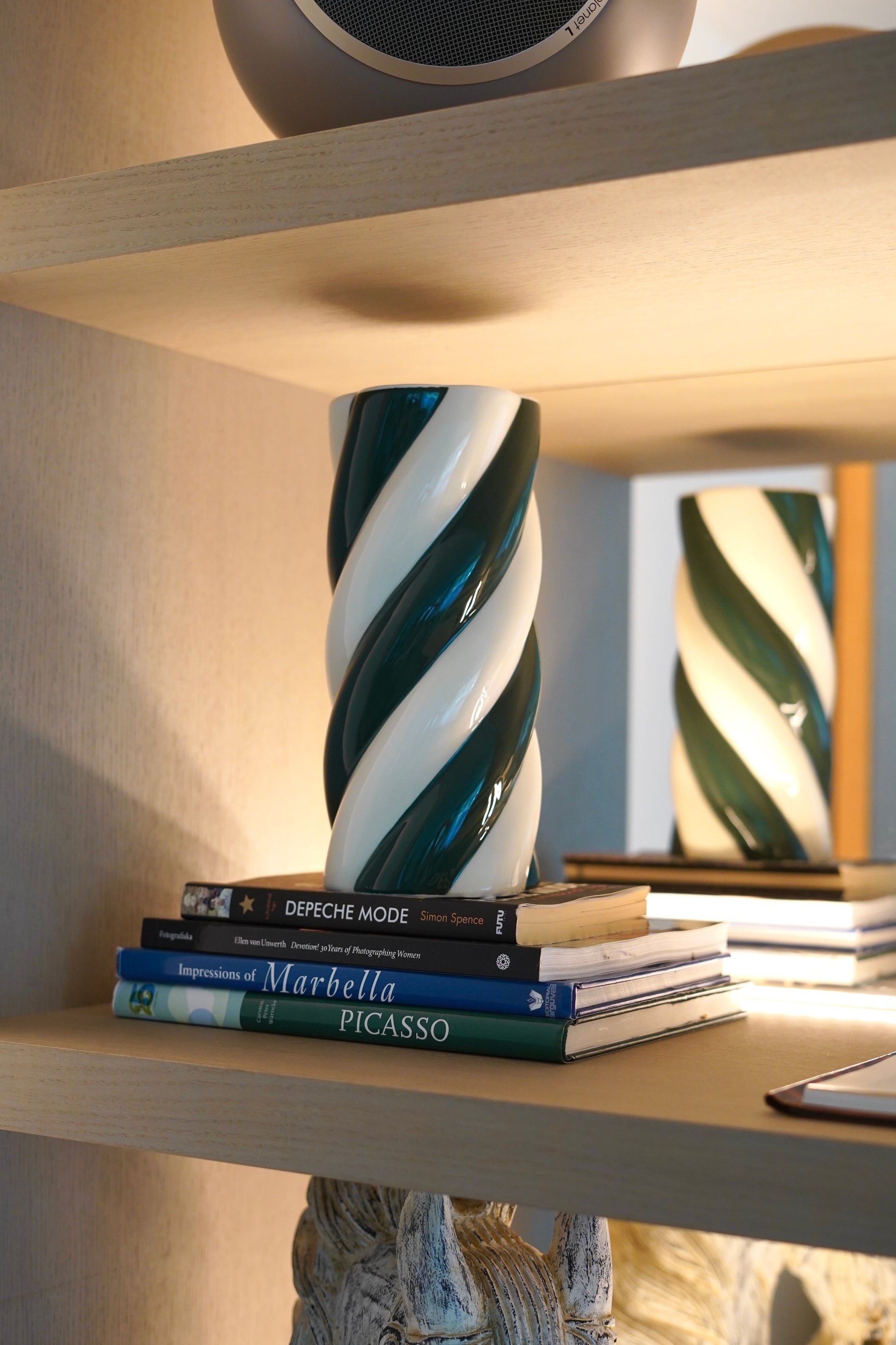 ~ Green & white vase “Camila”