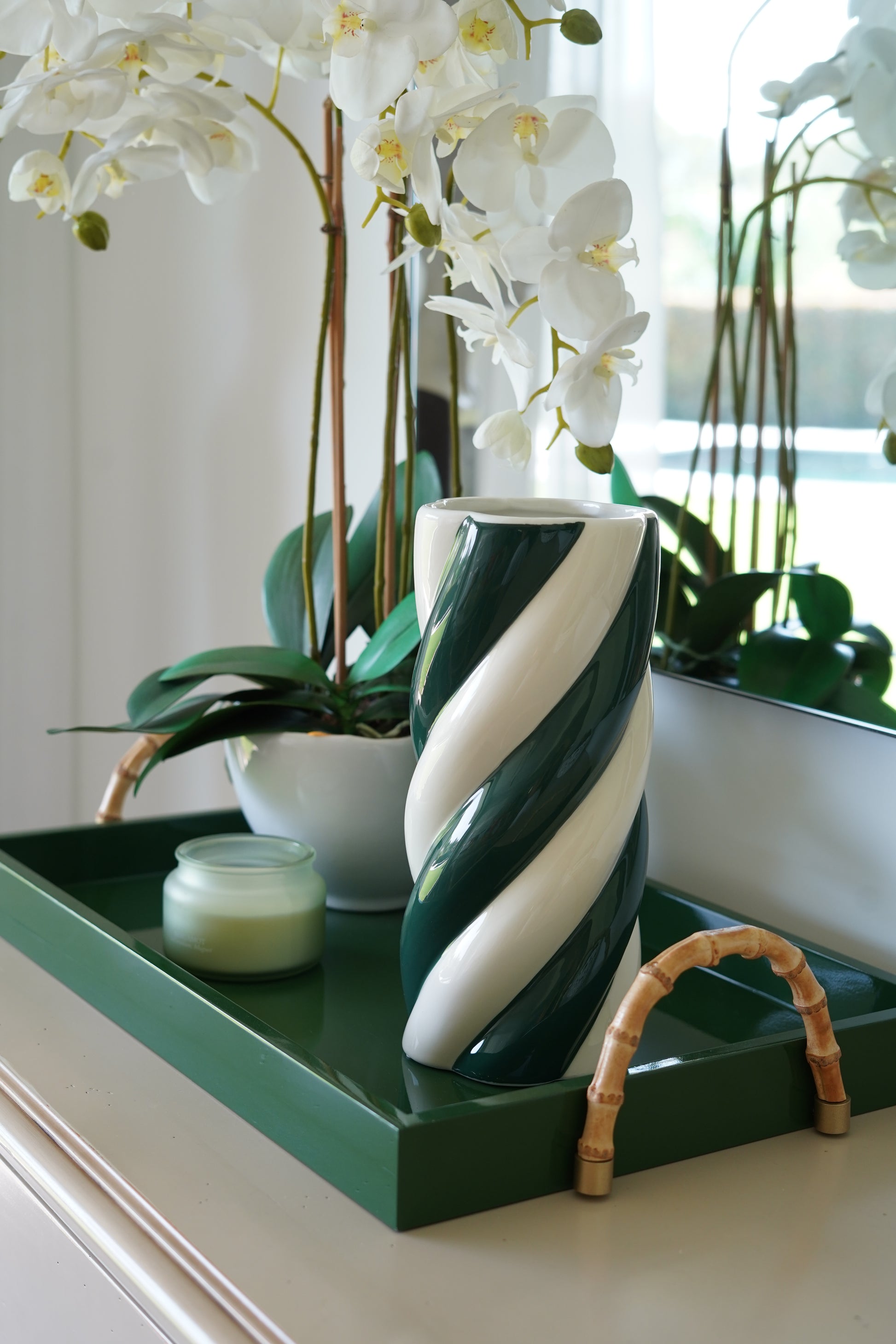 ~ Green & white vase “Camila”
