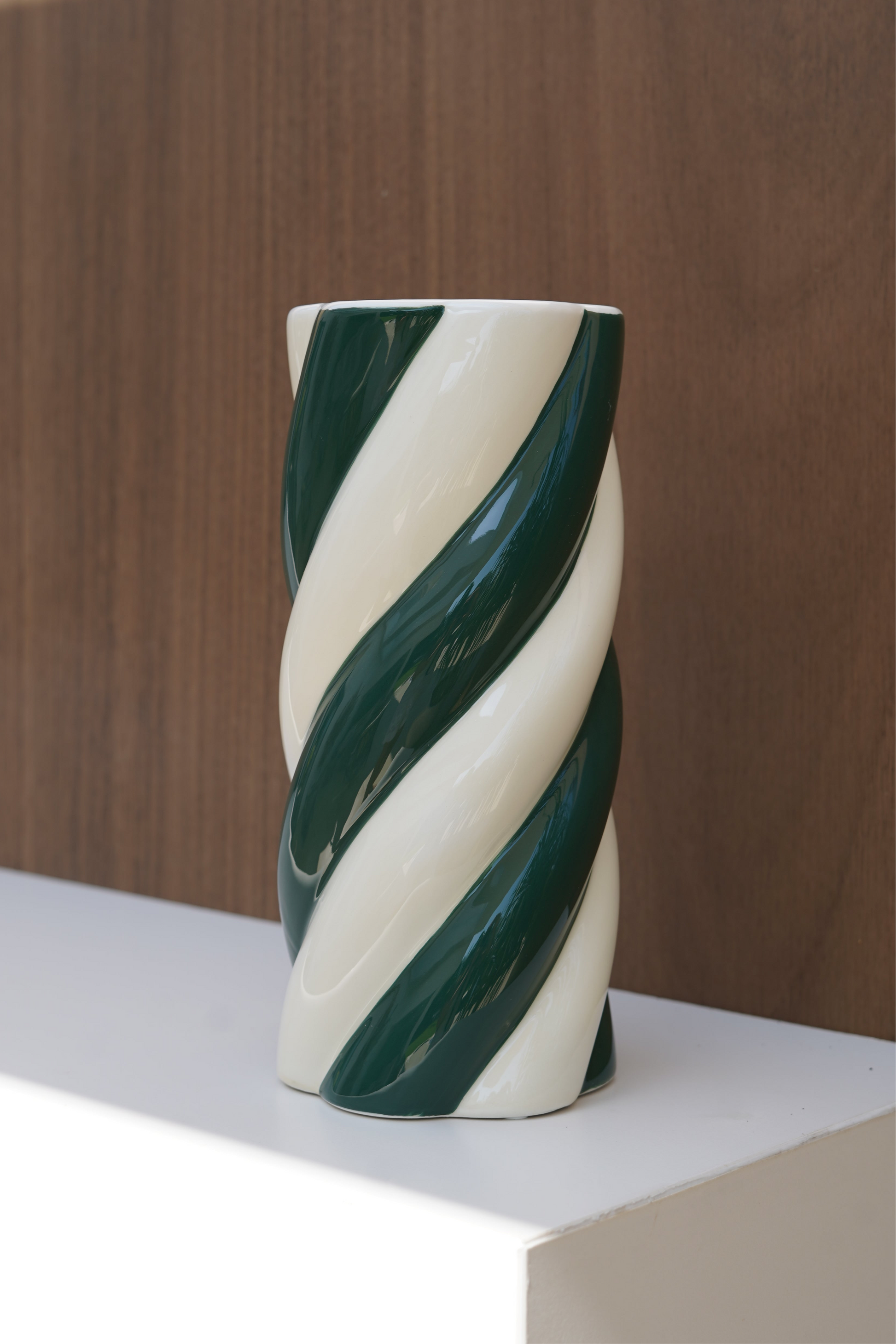 ~ Green & white vase “Camila”