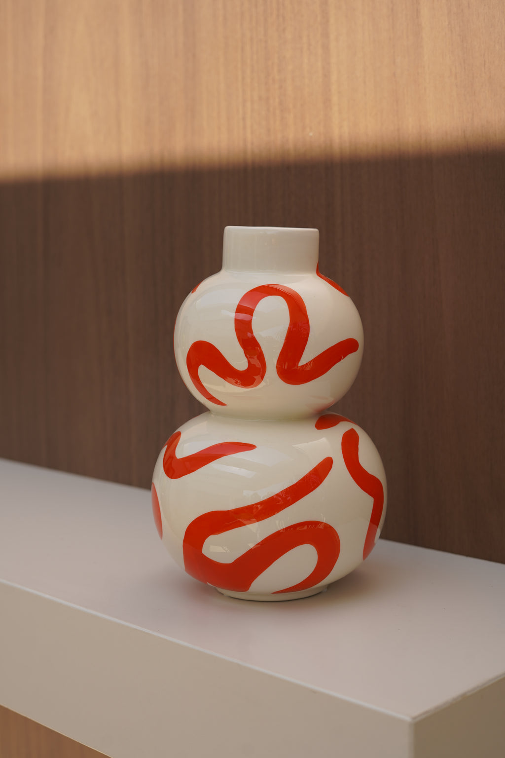 ~ White & red vase “Isla”